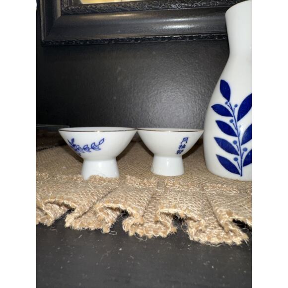 Finest Sake Gekkeikan Porcelain 5 Piece Set Made in Japan EUC - Picture 4 of 12